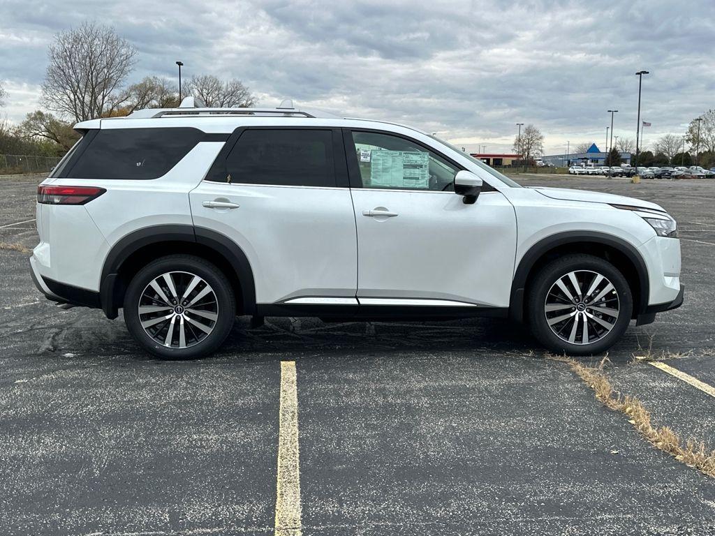 new 2025 Nissan Pathfinder car, priced at $49,582