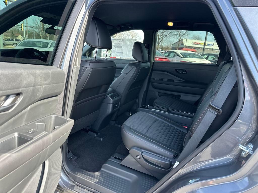 new 2025 Nissan Pathfinder car, priced at $42,324