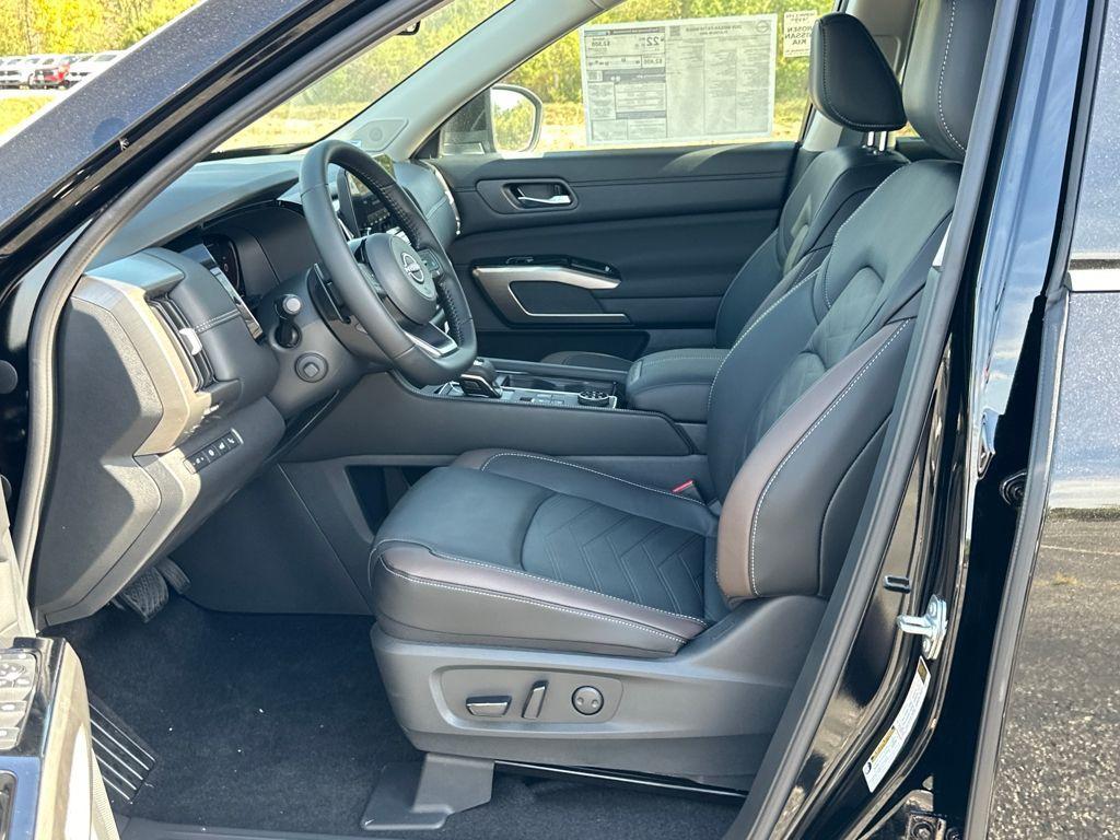 new 2025 Nissan Pathfinder car, priced at $49,732