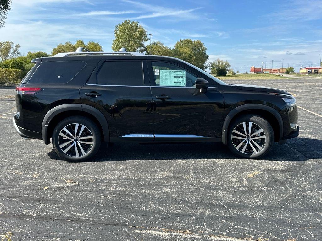new 2025 Nissan Pathfinder car, priced at $49,732