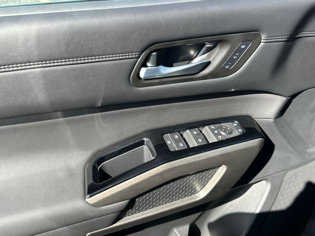 new 2025 Nissan Pathfinder car, priced at $49,732