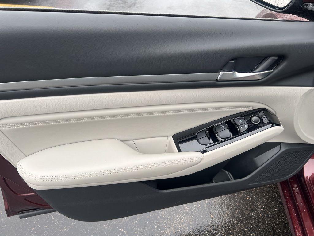 used 2023 Nissan Altima car, priced at $28,999