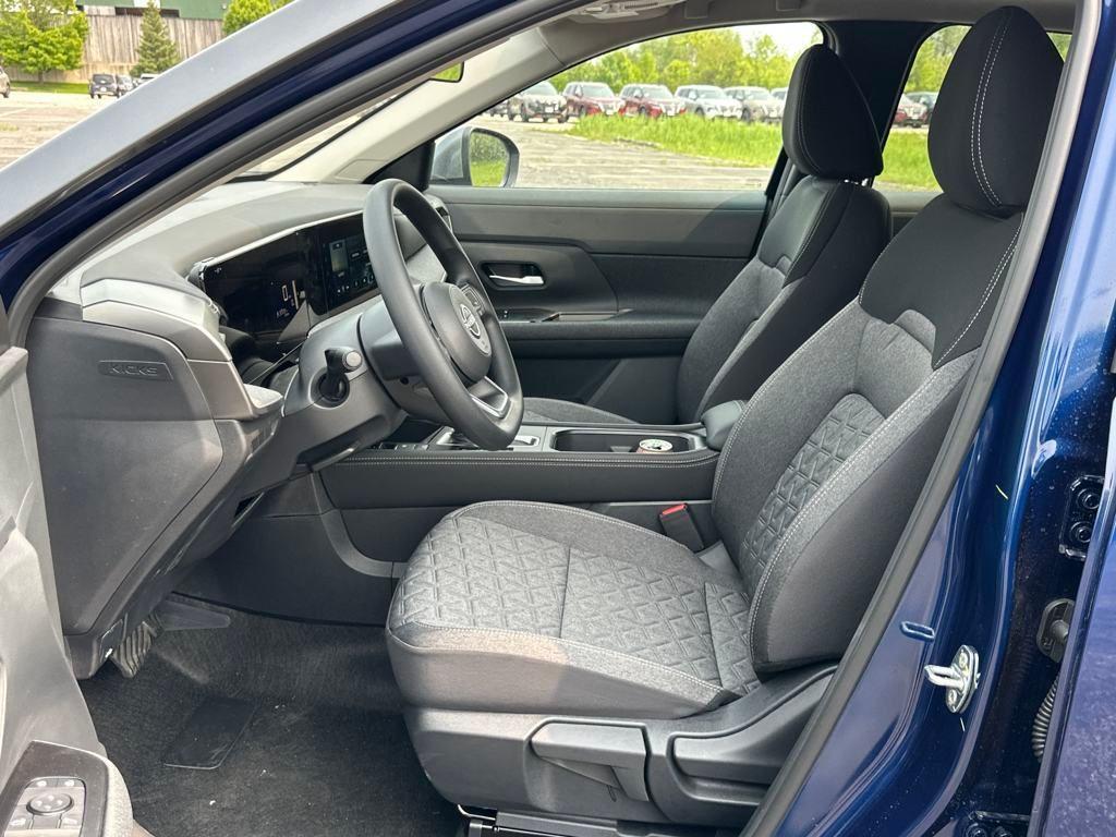 new 2025 Nissan Kicks car, priced at $27,588