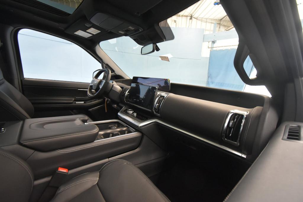 new 2025 Ford Expedition Max car, priced at $87,125