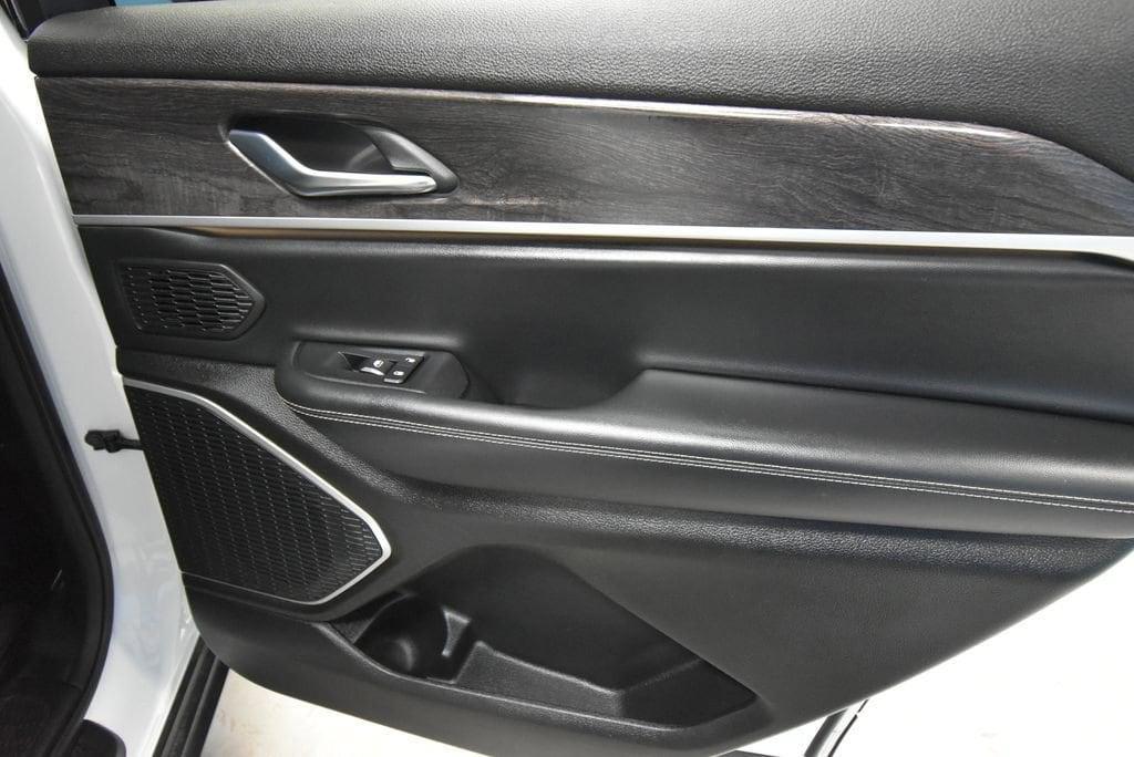 used 2021 Jeep Grand Cherokee L car, priced at $29,984