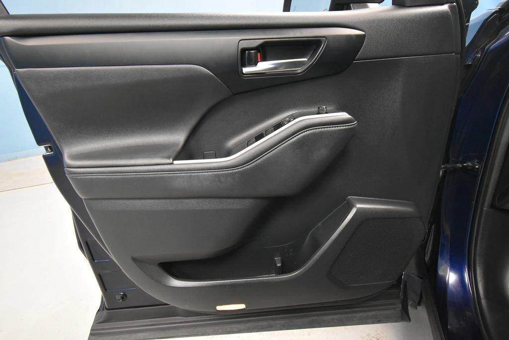 used 2021 Toyota Highlander car, priced at $37,484