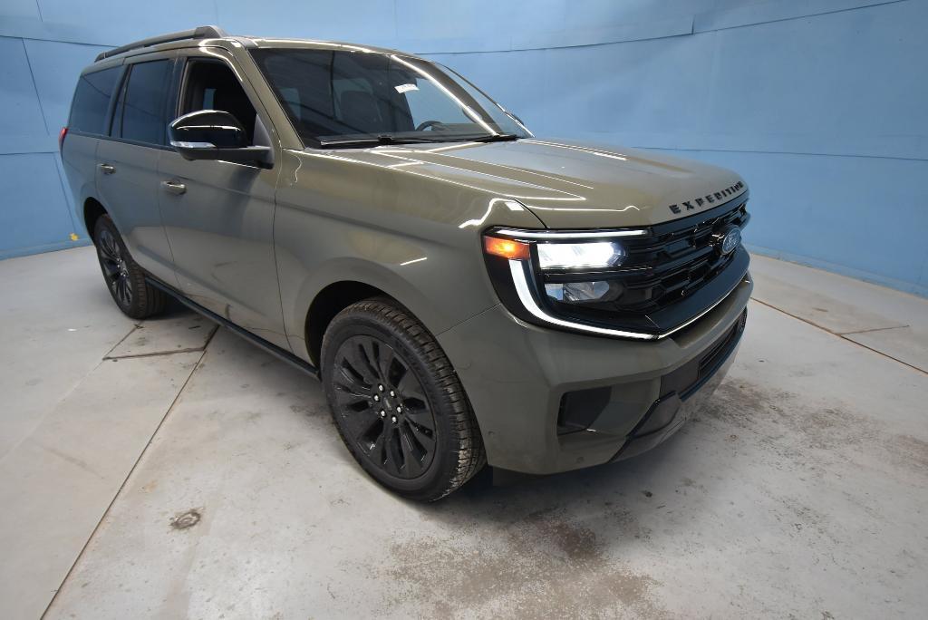 new 2025 Ford Expedition car, priced at $80,675