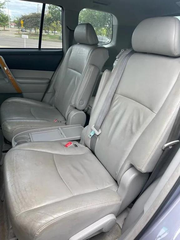 used 2008 Toyota Highlander Hybrid car, priced at $7,650