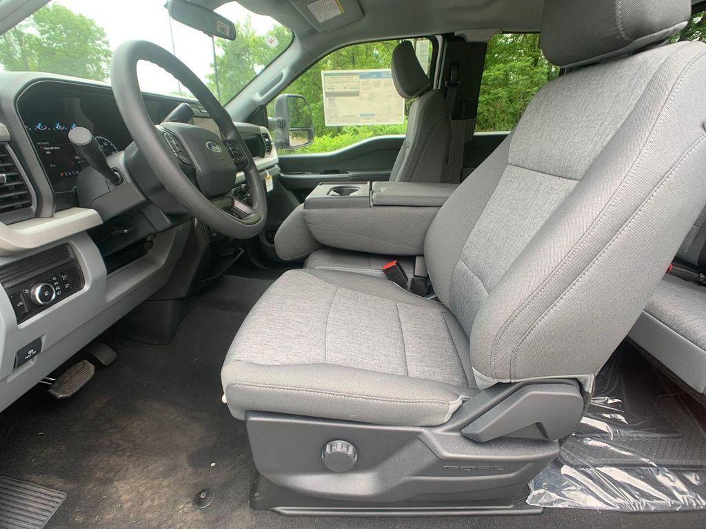 new 2025 Ford F-250 car, priced at $57,062