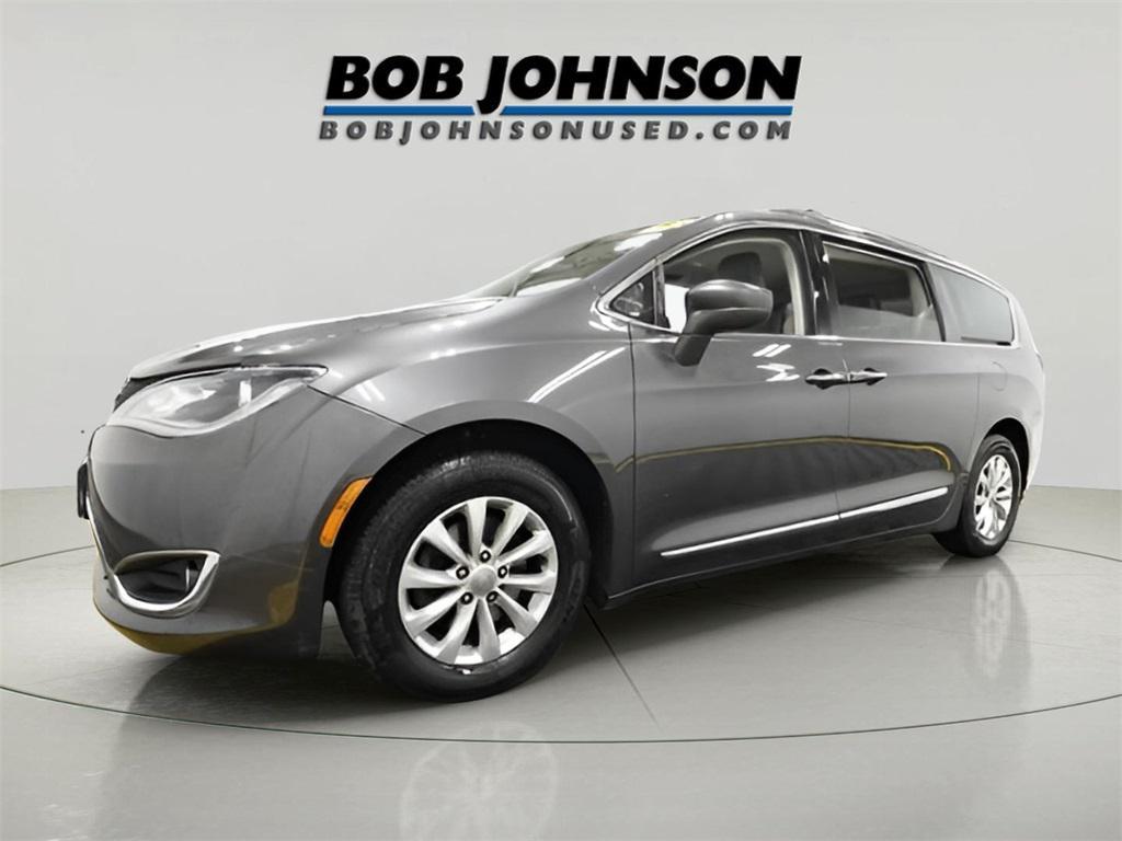 used 2018 Chrysler Pacifica car, priced at $11,998