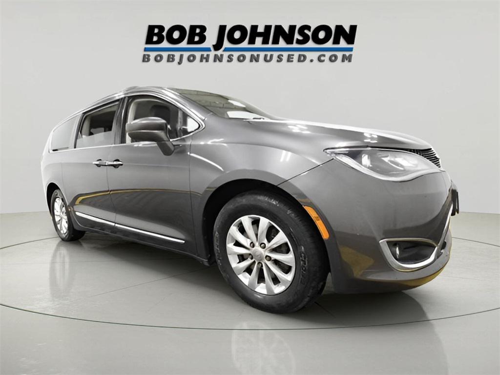 used 2018 Chrysler Pacifica car, priced at $11,998