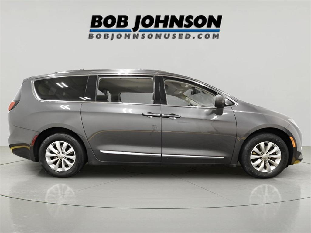 used 2018 Chrysler Pacifica car, priced at $11,998