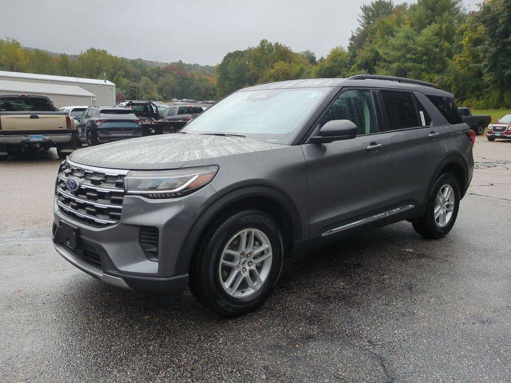 new 2025 Ford Explorer car, priced at $40,905