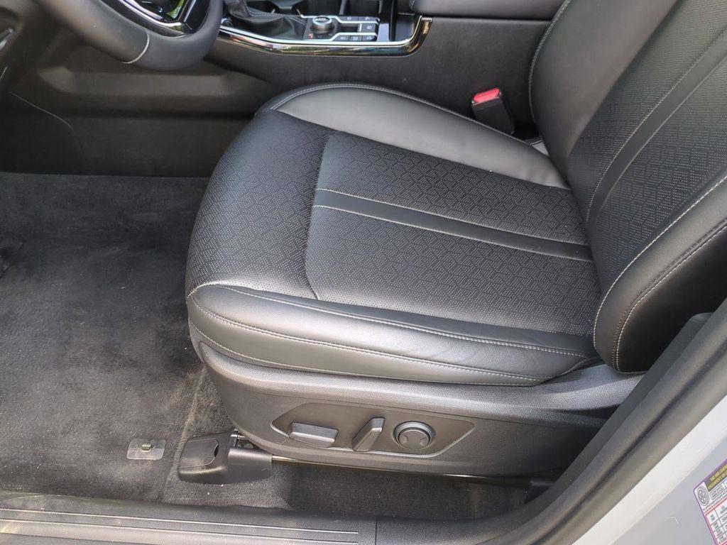 used 2023 Kia Sorento car, priced at $31,057