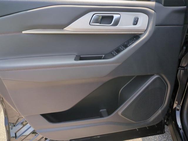 new 2025 Ford Explorer car, priced at $40,558
