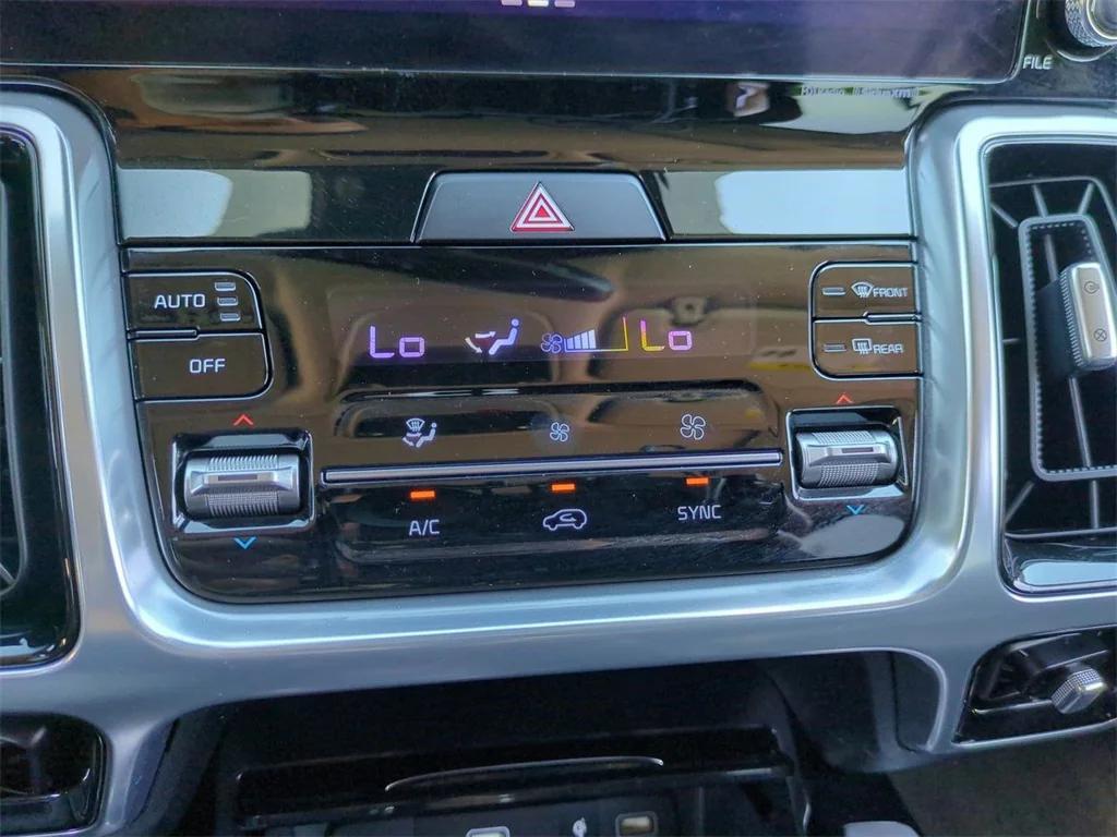 used 2023 Kia Sorento car, priced at $32,860
