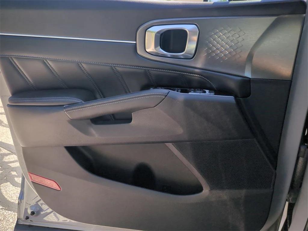 used 2023 Kia Sorento car, priced at $32,860