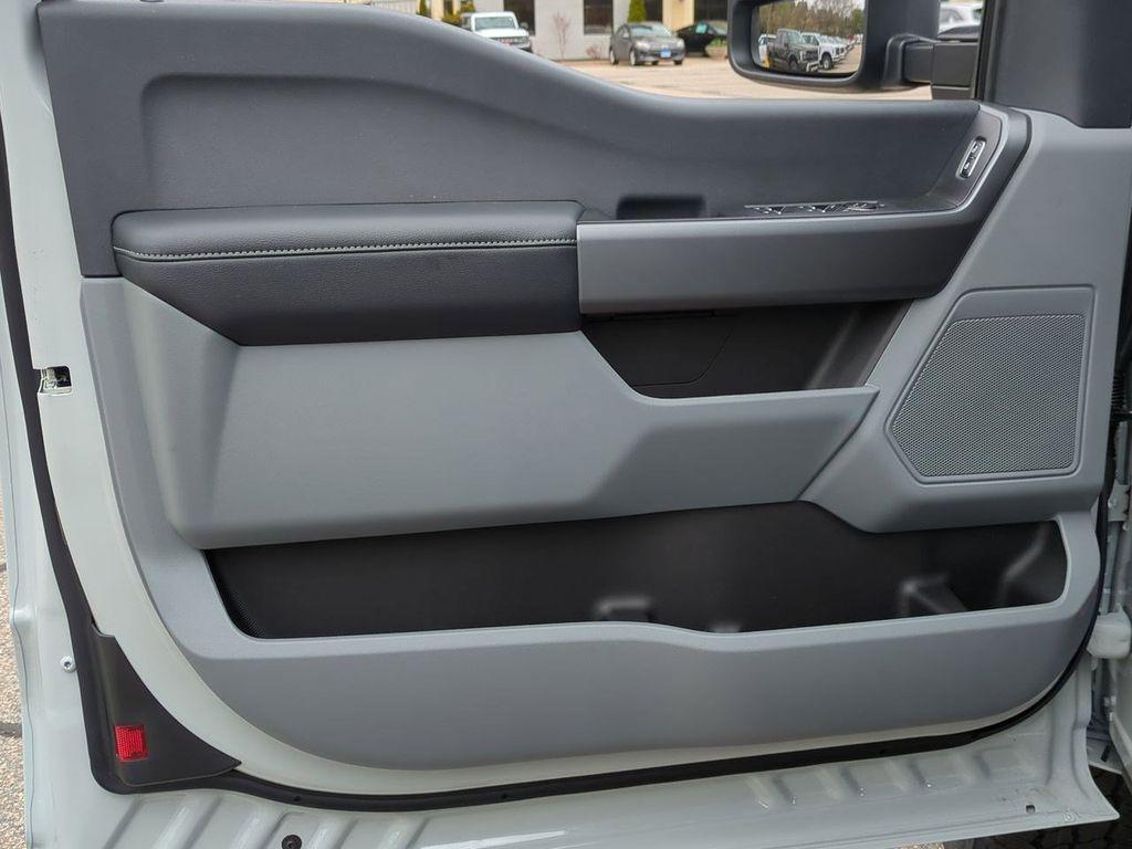 new 2025 Ford F-350 car, priced at $60,620