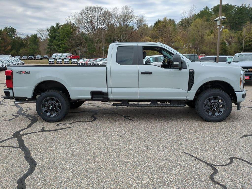 new 2025 Ford F-350 car, priced at $60,620