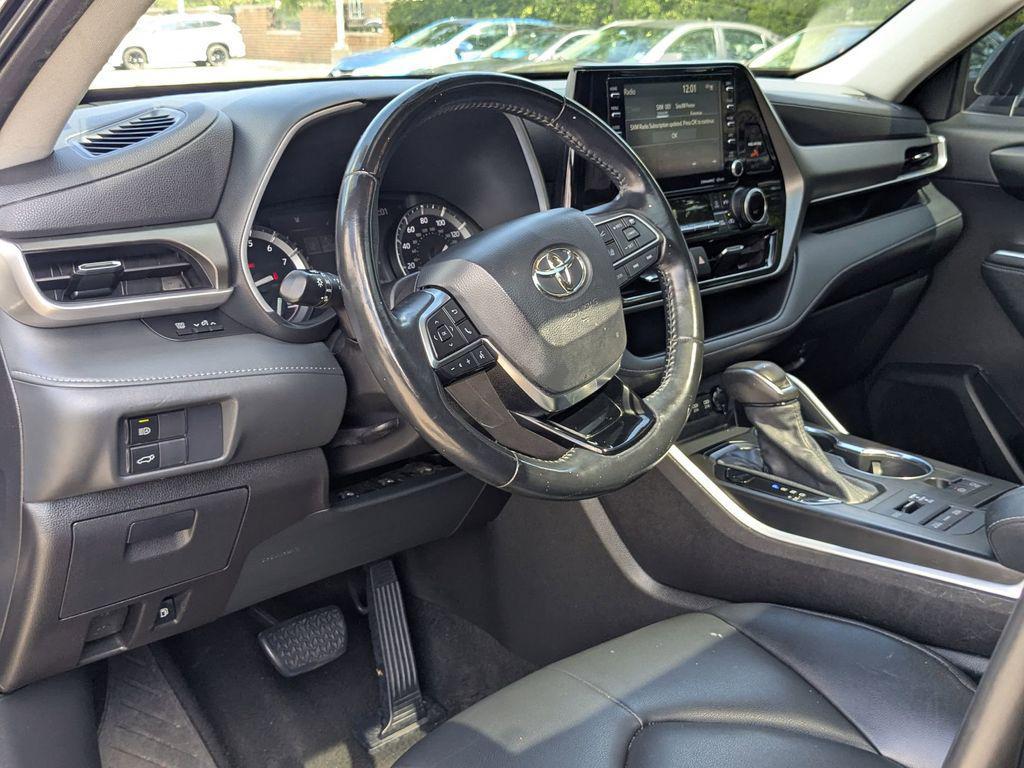 used 2021 Toyota Highlander car, priced at $31,995