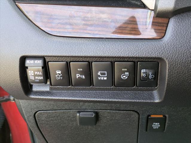 used 2019 Toyota Sienna car, priced at $39,291