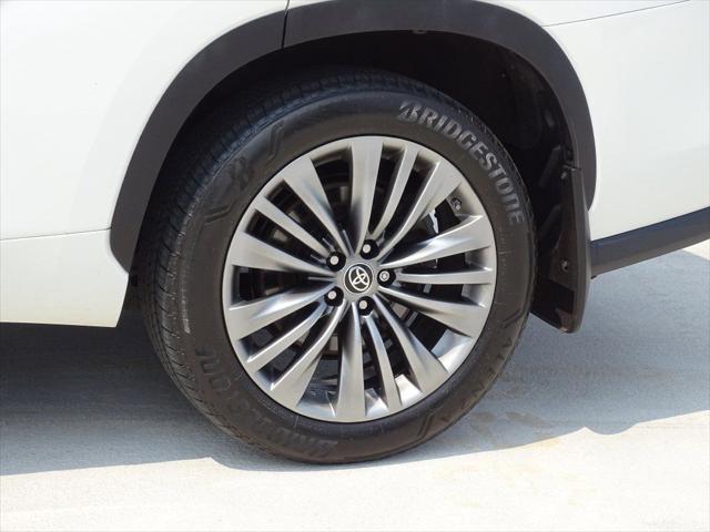 used 2021 Toyota Highlander car, priced at $37,491