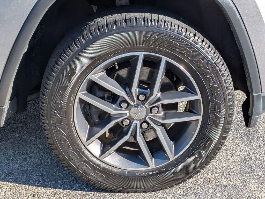 used 2018 Jeep Grand Cherokee car, priced at $17,995