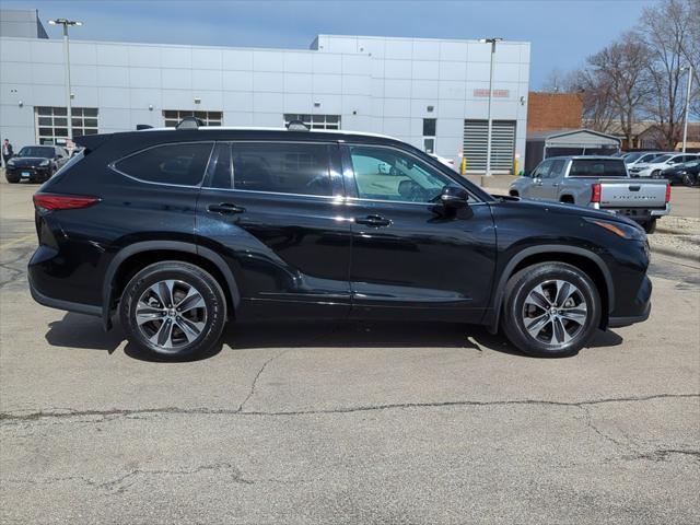 used 2022 Toyota Highlander car, priced at $28,861