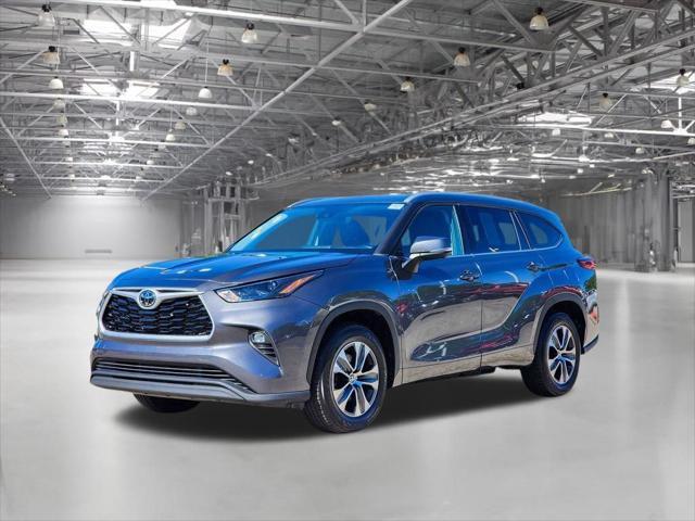 used 2022 Toyota Highlander car, priced at $29,288