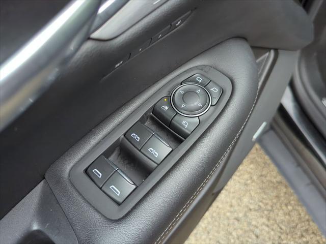 used 2023 Cadillac XT5 car, priced at $30,281