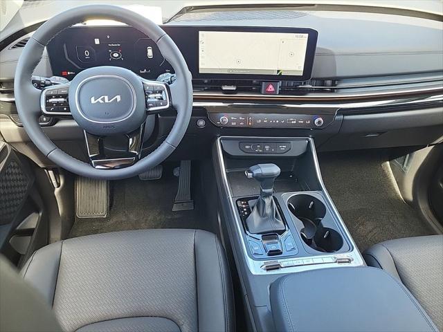 new 2025 Kia Carnival car, priced at $50,178