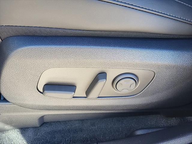 new 2025 Kia Carnival Hybrid car, priced at $38,895