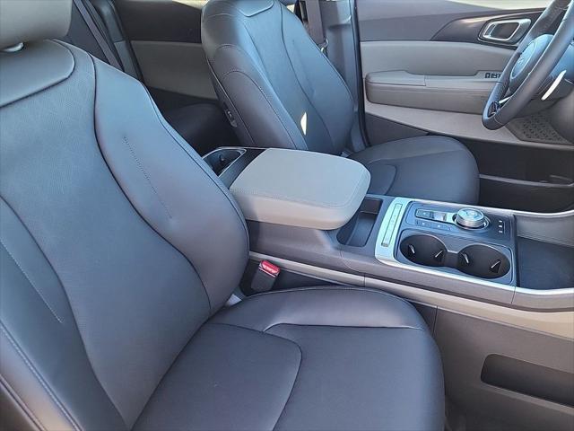 new 2025 Kia Carnival Hybrid car, priced at $38,895