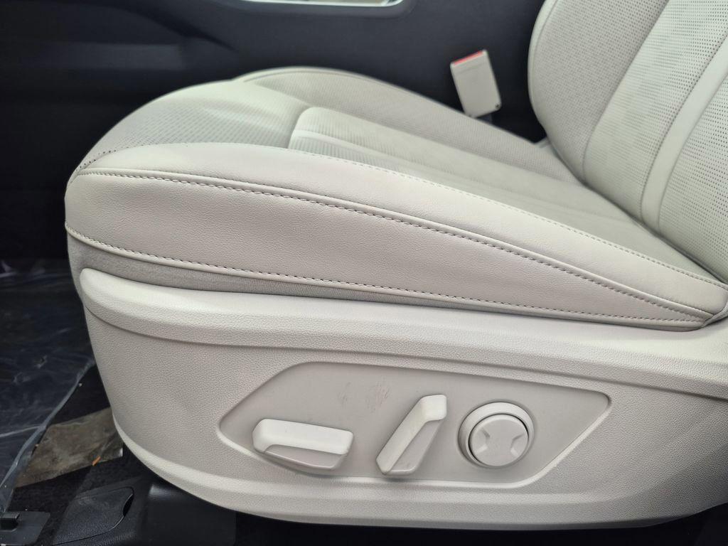 new 2025 Kia Sorento car, priced at $36,905