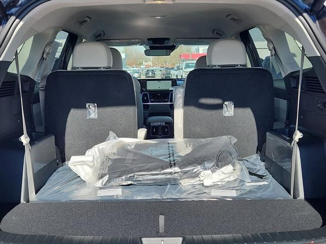 used 2024 Kia Sorento Hybrid car, priced at $38,000