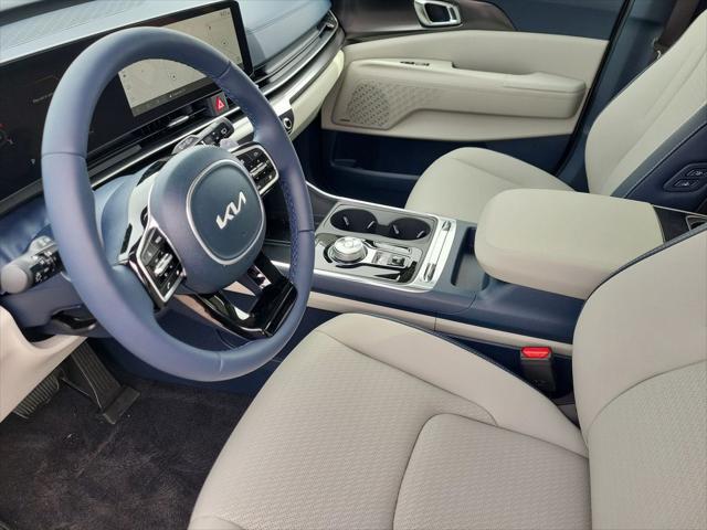 new 2025 Kia Carnival Hybrid car, priced at $53,831