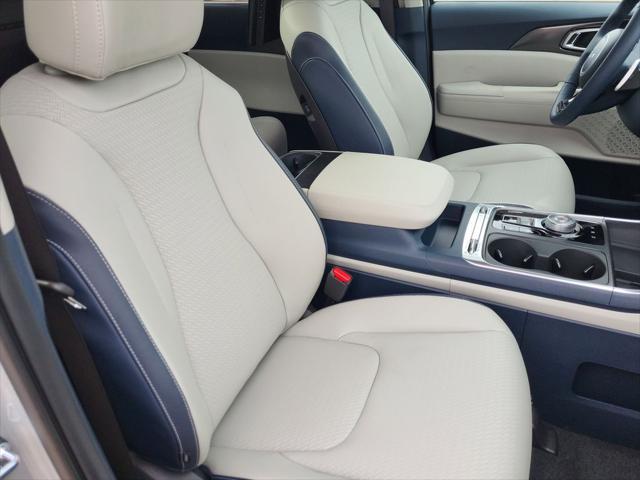 new 2025 Kia Carnival Hybrid car, priced at $54,543