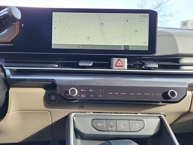new 2025 Kia Carnival car, priced at $38,451