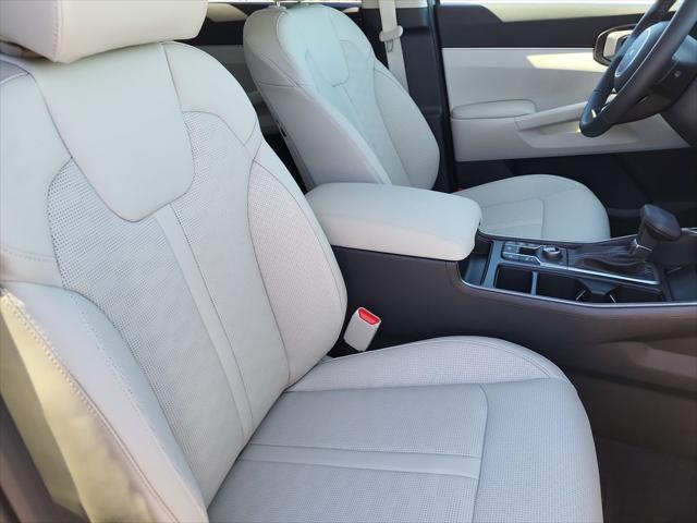 new 2025 Kia Sorento car, priced at $37,928
