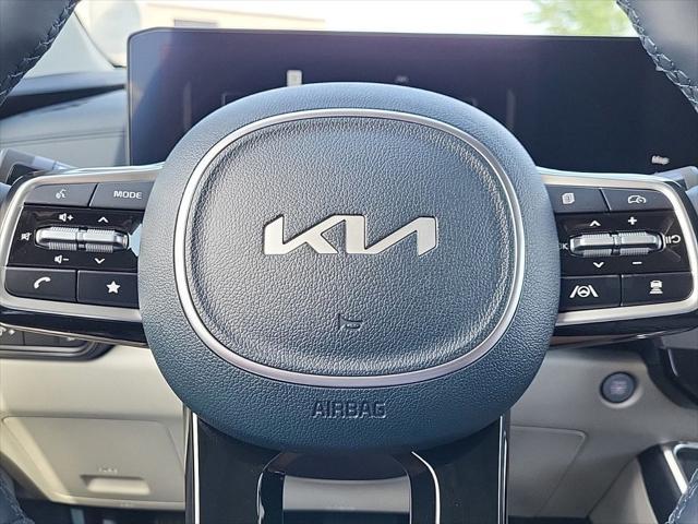 new 2025 Kia Carnival car, priced at $50,273
