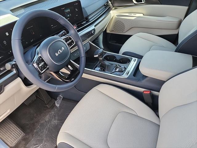 new 2025 Kia Carnival car, priced at $50,273