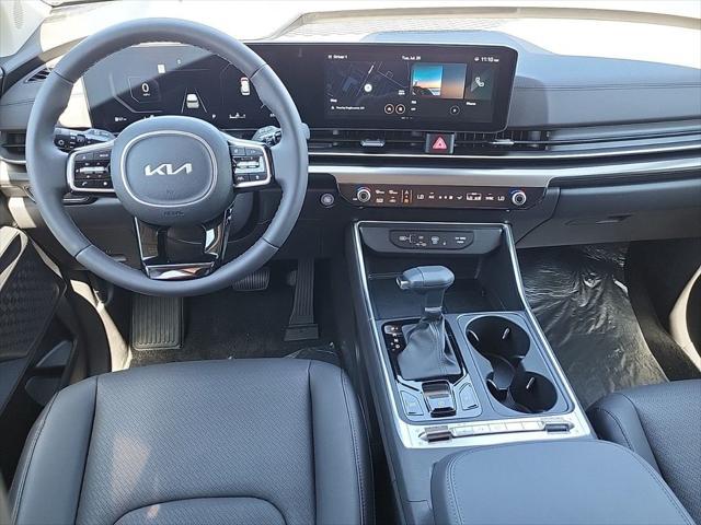new 2025 Kia Carnival car, priced at $50,273
