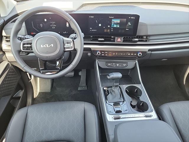 new 2025 Kia Carnival car, priced at $45,929