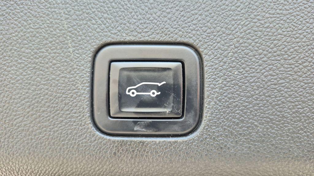 used 2022 GMC Yukon car, priced at $60,000