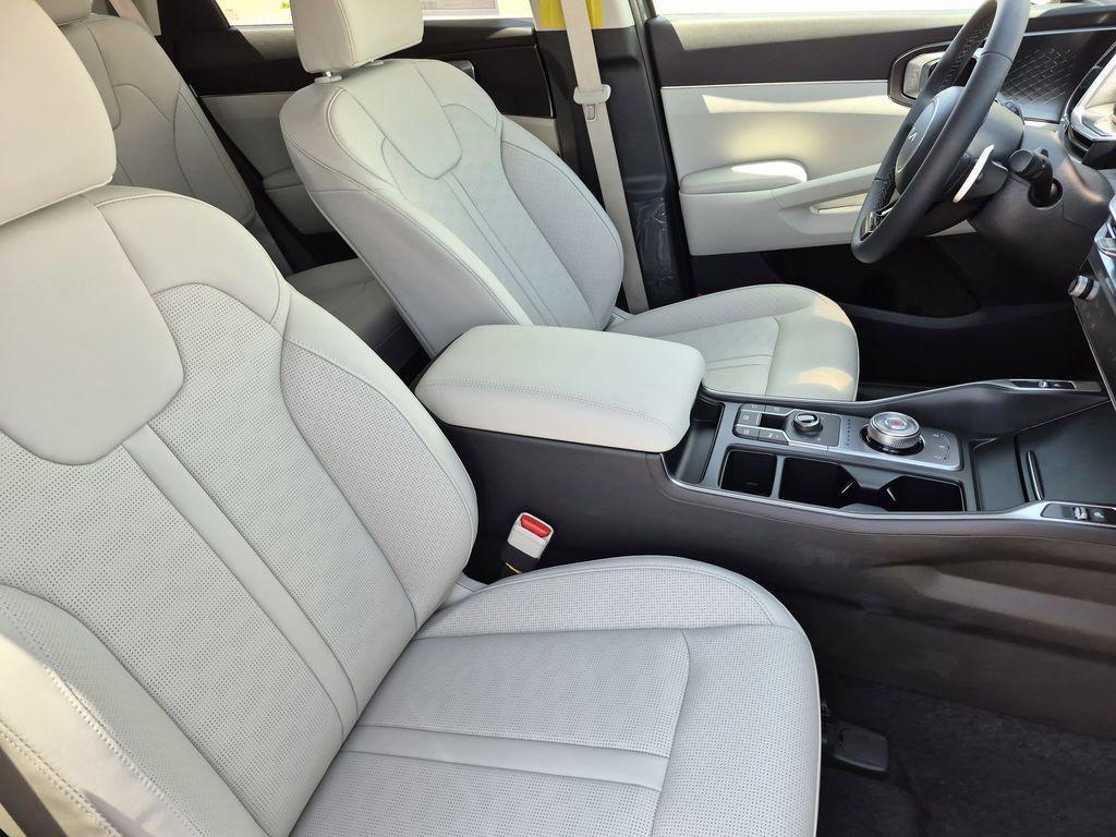 new 2025 Kia Sorento Hybrid car, priced at $37,640