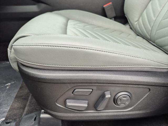 new 2025 Kia Sorento car, priced at $44,678