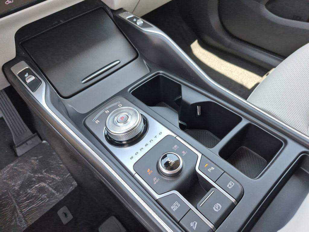 new 2025 Kia Sorento Hybrid car, priced at $37,429