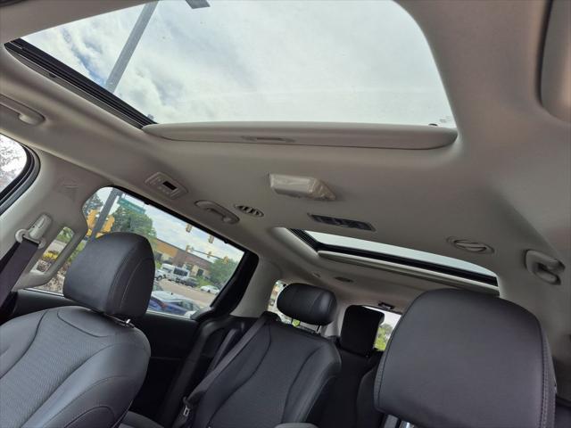 new 2025 Kia Carnival Hybrid car, priced at $50,075