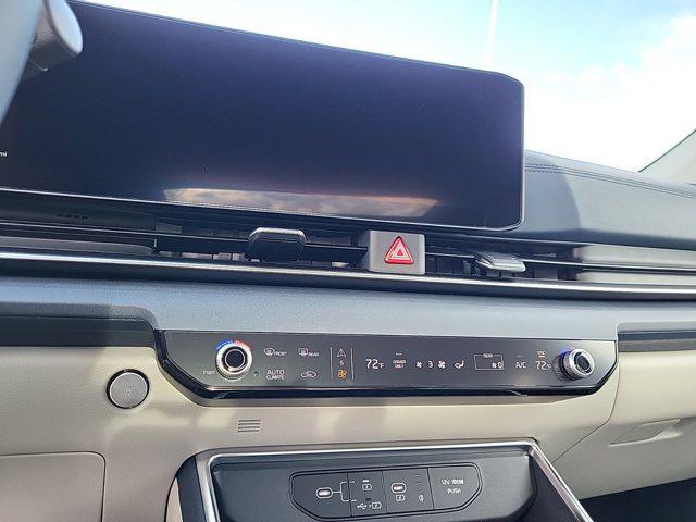 new 2025 Kia Carnival Hybrid car, priced at $47,418