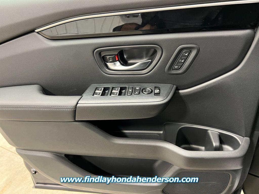 new 2025 Honda Pilot car, priced at $47,550